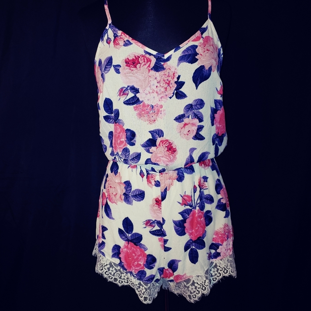 NWOT Floral Cross Back Romper with Lace Trim